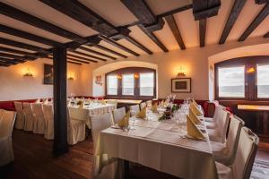 a dining room with white tables and chairs at Hotel-Restaurant Burg Hornberg in Neckarzimmern