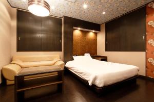 Postel nebo postele na pokoji v ubytování 隠家（ajito）HOTEL555 小田原店