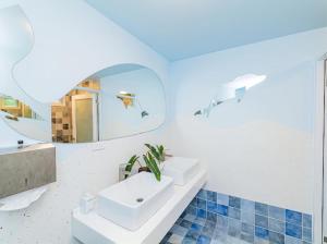 Ένα μπάνιο στο 睡海邊包棟民宿 sleep on beach B&B