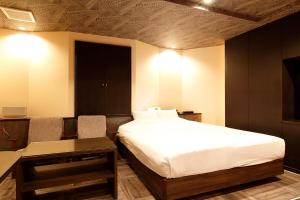 Postel nebo postele na pokoji v ubytování HOTEL555 錦糸町