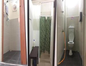 A bathroom at We Love GuestHouse