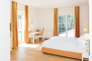 Postel nebo postele na pokoji v ubytování Landhotel GUT MOSER