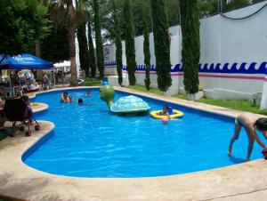 Bassein majutusasutuses Hotel Splash Inn või selle lähedal