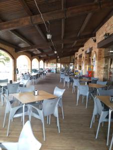 A restaurant or other place to eat at Hotel-Restaurante La Sima