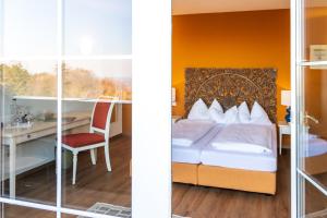 Posteľ alebo postele v izbe v ubytovaní Landhotel GUT MOSER + 37 fotografií