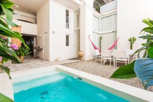 Bazén v ubytování Eva Recommends Sanlúcar City & Pool nebo v jeho okolí