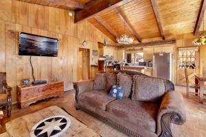 Et opholdsområde på Casa Catalina-667 by Big Bear Vacations + 10 billeder