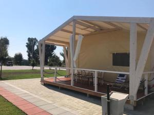 Tent Lodge in Riotorto-Piombino-LI with Swimming Pool