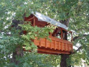 a tree house in a tree at Veria Ammos apartment to farm with treehouse in Ámmos