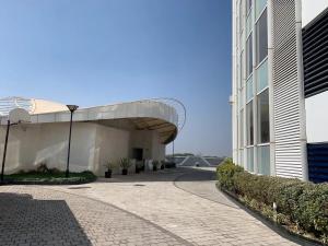 Το κτήριο όπου στεγάζεται  το ξενοδοχείο διαμερισμάτων