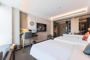 Letto o letti in una camera di Paco Hotel Canton Tower Pazhou