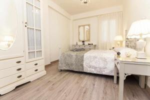 Łóżko lub łóżka w pokoju w obiekcie Cerca de Picasso y la Merced, Apartamento renovado