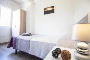 Łóżko lub łóżka w pokoju w obiekcie Cerca de Picasso y la Merced, Apartamento renovado