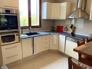 A kitchen or kitchenette at Maison de 3 chambres avec jardin clos et wifi a Saint Brice sous Foret