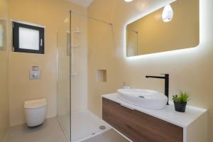 A bathroom at Queen of Zakynthos Luxury Villas