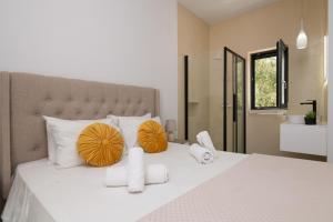 A bed or beds in a room at Queen of Zakynthos Luxury Villas Még 37 kép