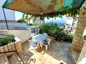 Balkón alebo terasa v ubytovaní Spacious apartment Ita - near beach (terrace, sea view)