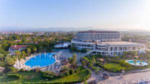 Bazén v ubytování Starlight Resort Hotel nebo v jeho okolí