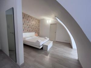 Postel nebo postele na pokoji v ubytování Il Giramondo Suite&Room self check-in