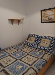 a bed with a quilt on it in a bedroom at 4RB4 Appartement type T2 bord de mer ACCES PLAGE DIRECT in Collioure