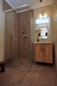 Koupelna v ubytování Almásy Apartmanház Gyula + 21 fotografií