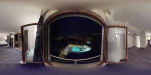 The swimming pool at or close to DOUBLE ROYAL HOTEL