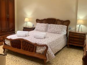 A bed or beds in a room at CAL GUINEU