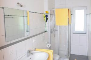 Koupelna v ubytování Gästehaus Kleeberger