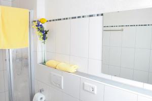 Koupelna v ubytování Gästehaus Kleeberger