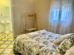 A bed or beds in a room at CAL GUINEU
