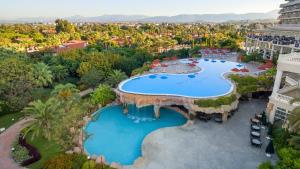 Bazén v ubytování Starlight Resort Hotel nebo v jeho okolí