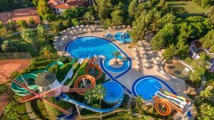 Bazén v ubytování Starlight Resort Hotel nebo v jeho okolí