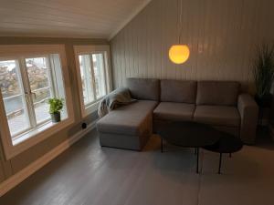 Posezení v ubytování 2. etg i Dampskipsbrygga, Lødingen havn