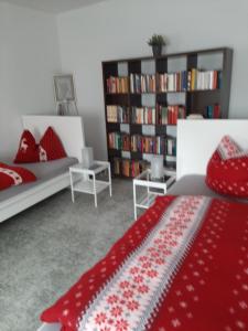 a bedroom with two beds and a book shelf at Haus Sorgenfrei in Caputh