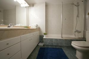 a bathroom with a sink and a toilet and a shower at Apartamento Las Rozas Village in Las Rozas de Madrid