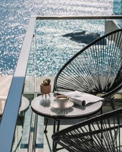 Bazén v ubytování Barjaktar - Luxury Suites & SPA nebo v jeho okolí
