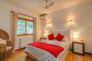 Posteľ alebo postele v izbe v ubytovaní Villa Lydias Walk by Villa Plus
