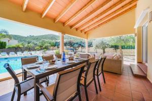 Bazén v ubytovaní Villa Magdalena Blanca by Villa Plus alebo v jeho blízkosti