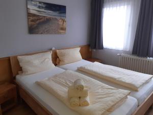 Ein Bett oder Betten in einem Zimmer der Unterkunft Weinhaus Hotel
