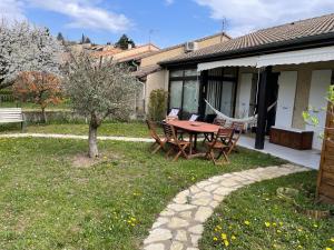 Zahrada ubytování Maison avec jardin Crest