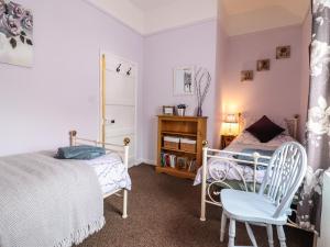 Un pat sau paturi într-o cameră la Coed Y Glyn
