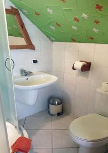 a bathroom with a sink and a toilet at Zajazd Pod Kogutkiem in Busewo