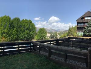 a wooden fence with mountains in the background at studio 4 personnes rez de jardin a Ancelle 05260 in Château-dʼAncelle