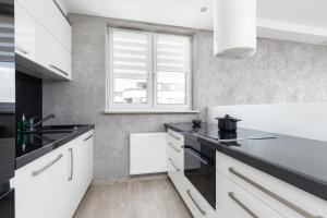 Fotografia z galérie ubytovania Avia Apartment Three Bedroom Two Balcony AC & Parking by Noclegi Renters v Krakove