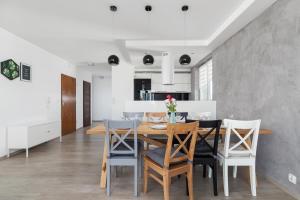 Fotografia z galérie ubytovania Avia Apartment Three Bedroom Two Balcony AC & Parking by Noclegi Renters v Krakove