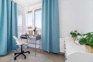 Fotografia z galérie ubytovania Avia Apartment Three Bedroom Two Balcony AC & Parking by Noclegi Renters v Krakove