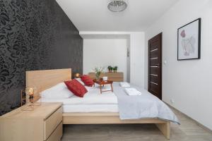 Fotografia z galérie ubytovania Avia Apartment Three Bedroom Two Balcony AC & Parking by Noclegi Renters v Krakove