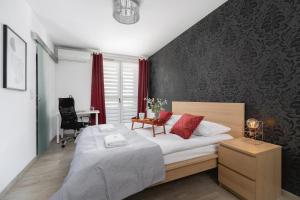 Fotografia z galérie ubytovania Avia Apartment Three Bedroom Two Balcony AC & Parking by Noclegi Renters v Krakove