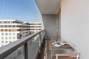 Fotografia z galérie ubytovania Avia Apartment Three Bedroom Two Balcony AC & Parking by Noclegi Renters v Krakove