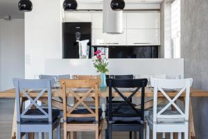 Fotografia z galérie ubytovania Avia Apartment Three Bedroom Two Balcony AC & Parking by Noclegi Renters v Krakove